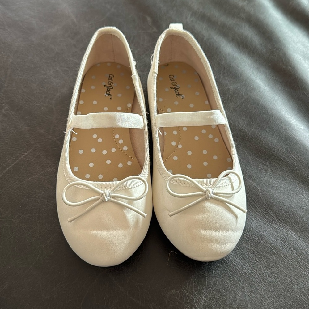 Cat and jack girl shoes size 11 creamy white shoe